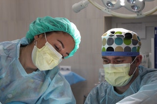 Biztonságos a lézeres szemműtét